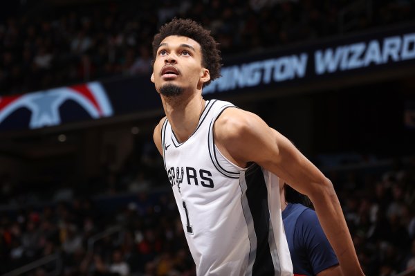 Cựu lựa chọn số 1 của Rockets: Spurs cần phải làm chậm tốc độ của đội Wenban. Cơ thể của anh ấy chưa