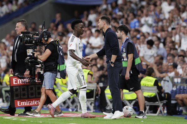 AS: Vinicius không thích chiến thuật của Alonso và nghĩ rằng anh ta đang cố gắng bảo vệ quá nhiều và