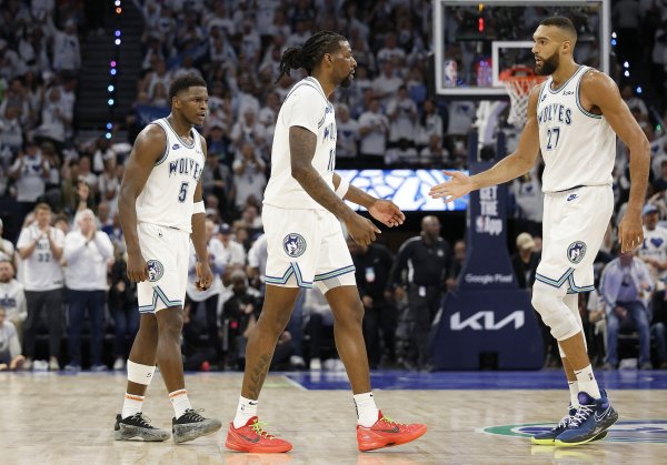 Huazi Conley Randall vắng mặt!